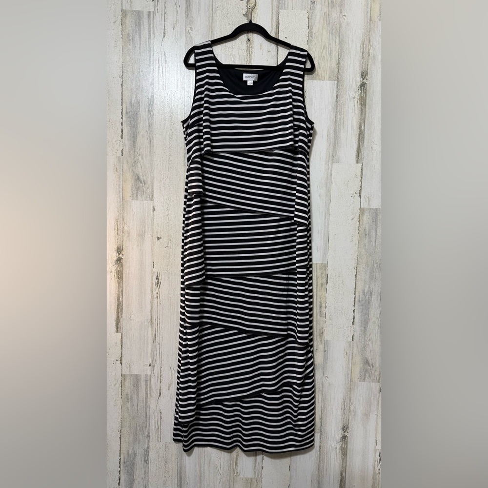 Avenue Black and White Sleeveless Asymmetrical Tiered Maxi